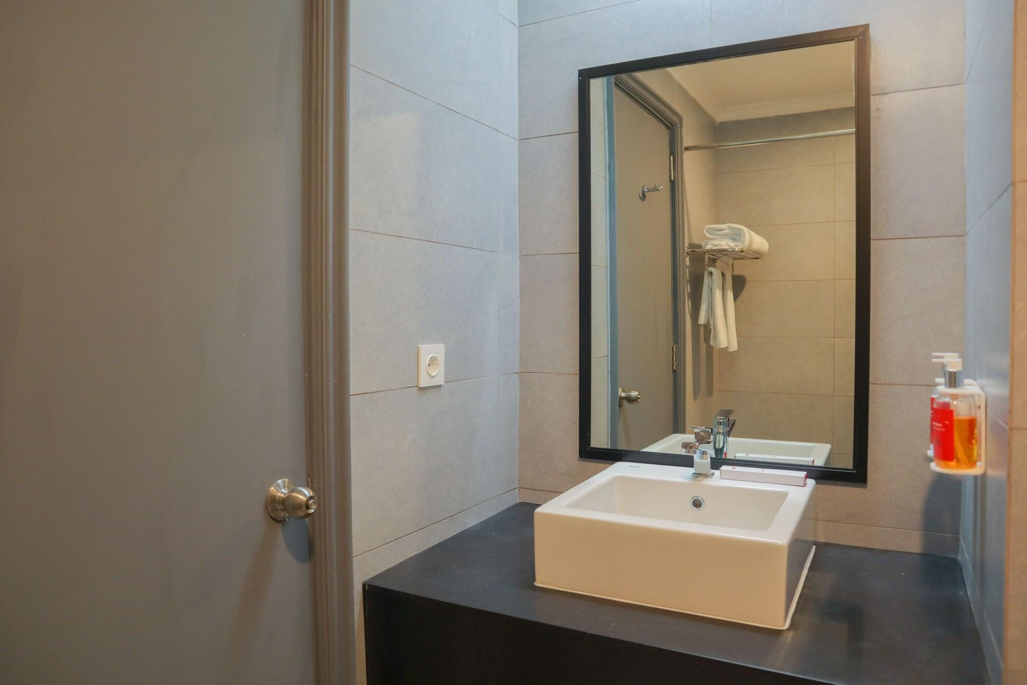 Super Oyo Townhouse 2 Hotel Gunung Sahari Джакарта Екстер'єр фото