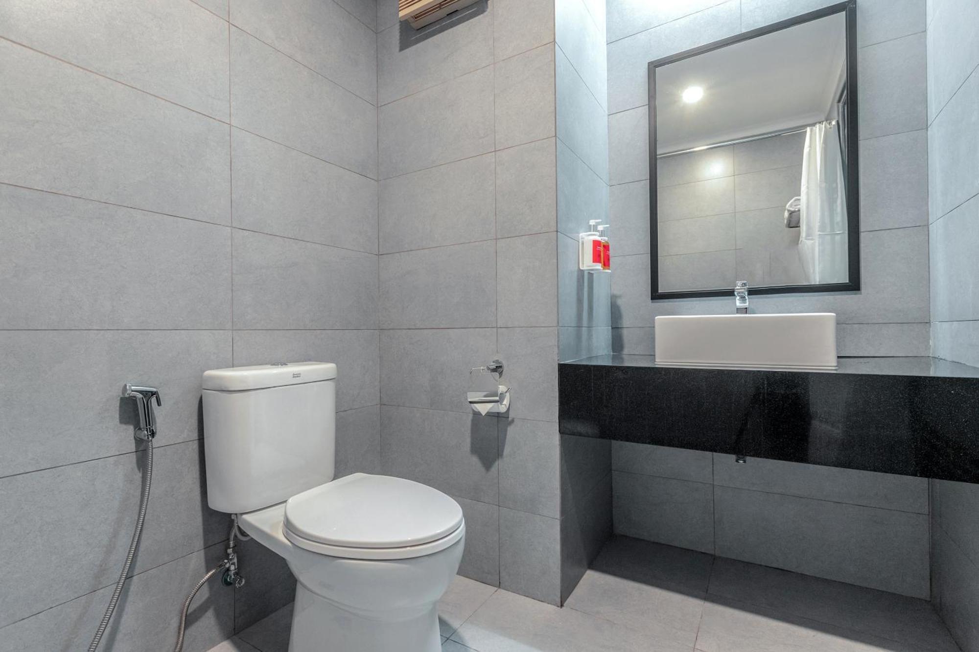 Super Oyo Townhouse 2 Hotel Gunung Sahari Джакарта Екстер'єр фото