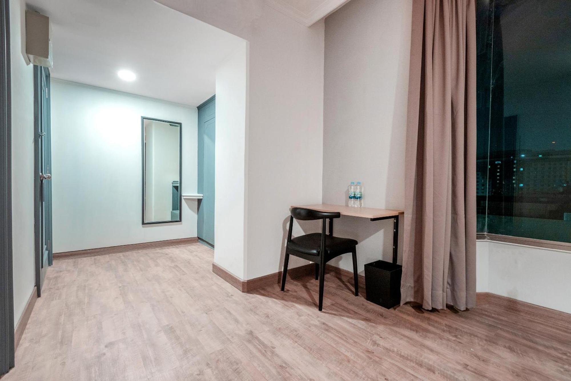 Super Oyo Townhouse 2 Hotel Gunung Sahari Джакарта Екстер'єр фото