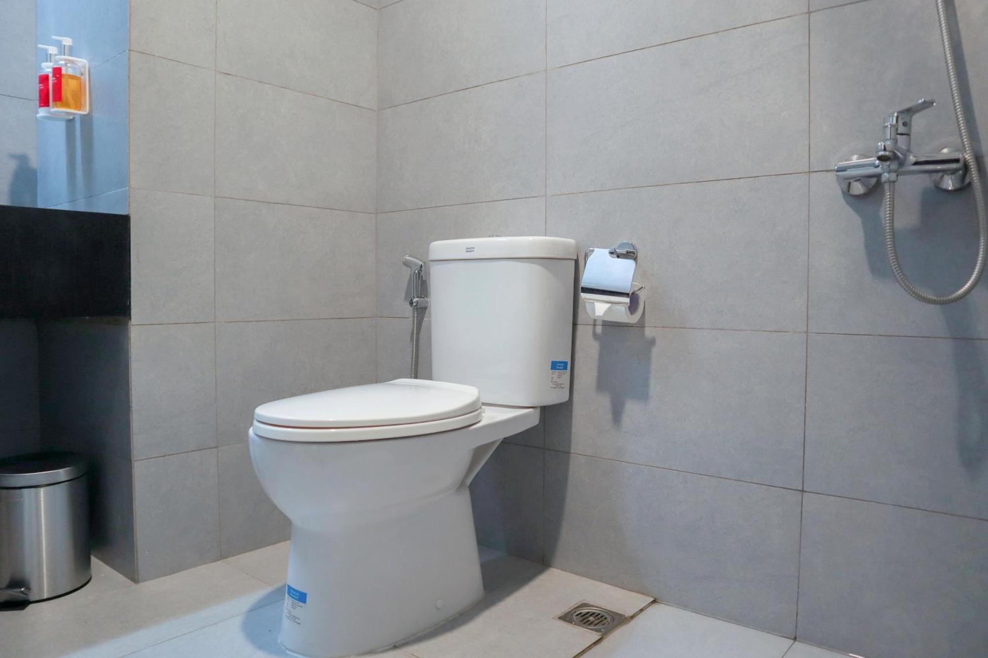 Super Oyo Townhouse 2 Hotel Gunung Sahari Джакарта Екстер'єр фото