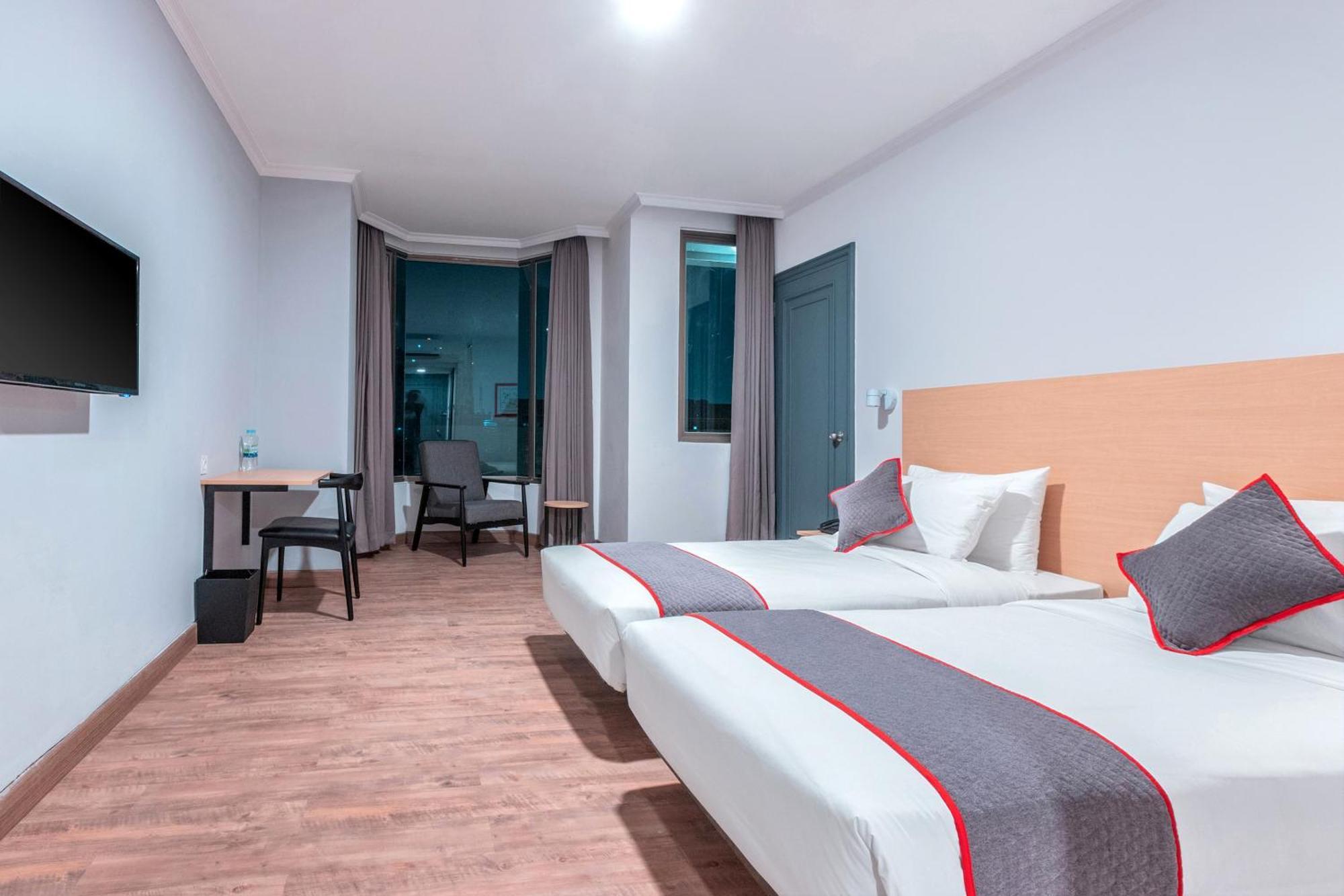 Super Oyo Townhouse 2 Hotel Gunung Sahari Джакарта Екстер'єр фото
