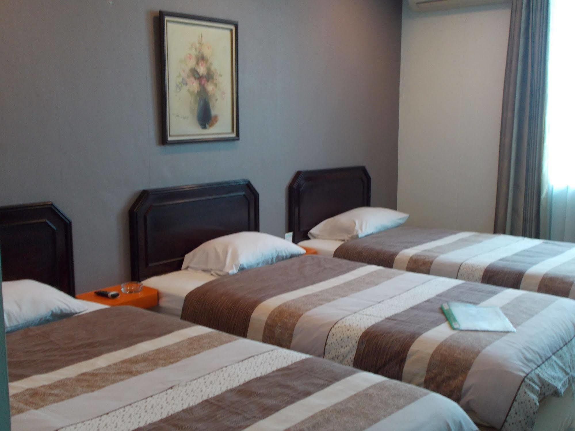 Super Oyo Townhouse 2 Hotel Gunung Sahari Джакарта Екстер'єр фото
