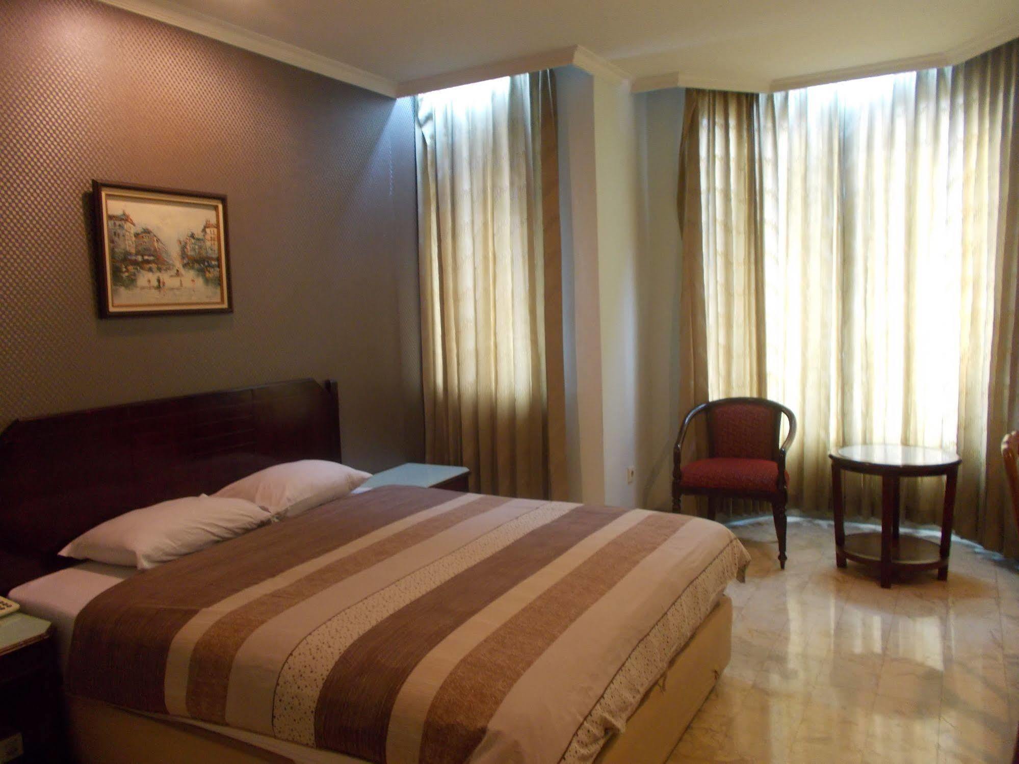 Super Oyo Townhouse 2 Hotel Gunung Sahari Джакарта Екстер'єр фото