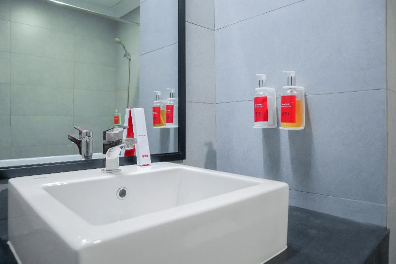 Super Oyo Townhouse 2 Hotel Gunung Sahari Джакарта Екстер'єр фото